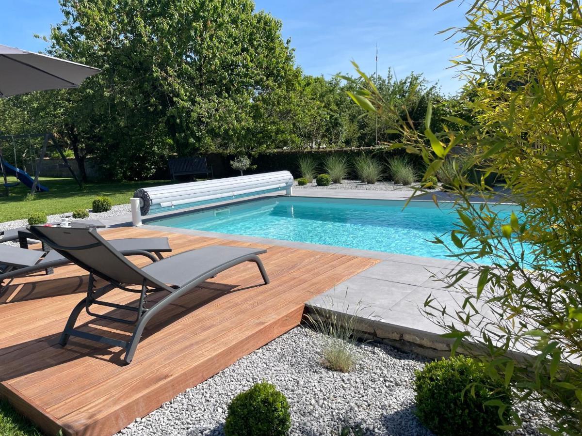 Appart-Hotel N 4 Calme Avec Terrasse, Wi-Fi Haut Debit, Petit-Dejeuner, Room-Service Et Parking Prive Chouzelot Exteriér fotografie