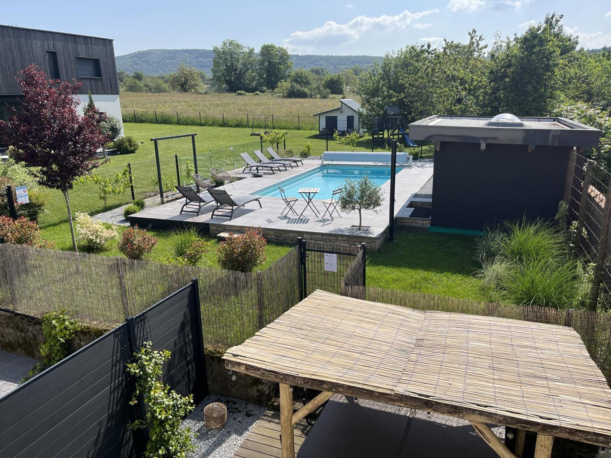 Appart-Hotel N 4 Calme Avec Terrasse, Wi-Fi Haut Debit, Petit-Dejeuner, Room-Service Et Parking Prive Chouzelot Exteriér fotografie