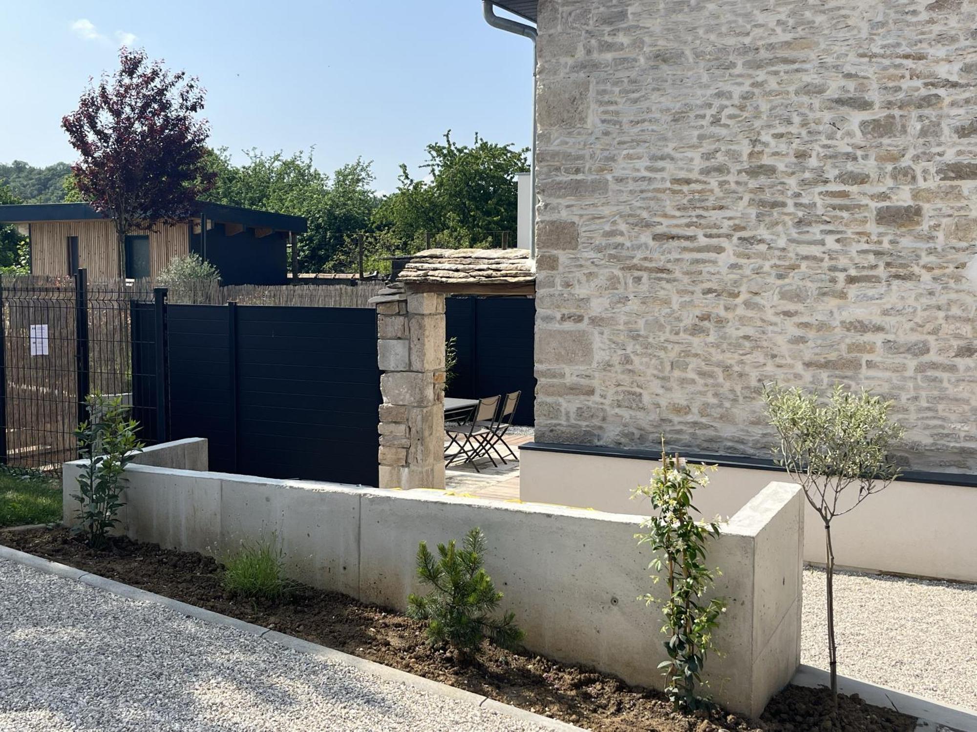 Appart-Hotel N 4 Calme Avec Terrasse, Wi-Fi Haut Debit, Petit-Dejeuner, Room-Service Et Parking Prive Chouzelot Exteriér fotografie