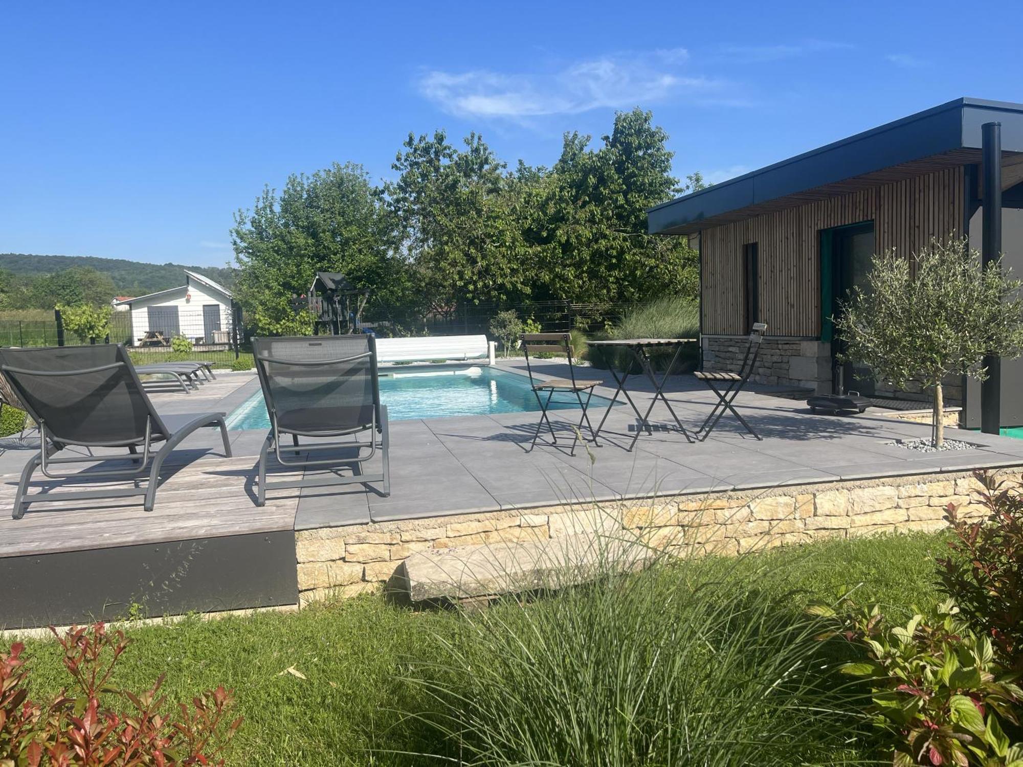 Appart-Hotel N 4 Calme Avec Terrasse, Wi-Fi Haut Debit, Petit-Dejeuner, Room-Service Et Parking Prive Chouzelot Exteriér fotografie
